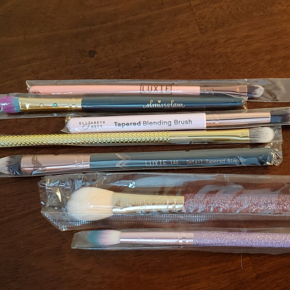 7 Brand New Brushes